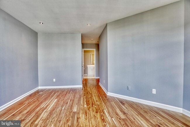 Building Photo - 100 Harborview Dr