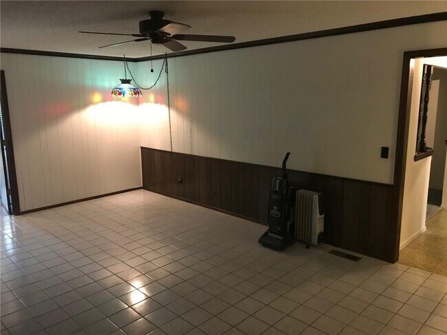 Building Photo - 509 S Dixieland Rd