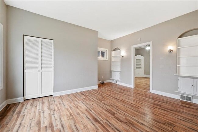 Building Photo - Charming 2-Bedroom Home with Tall Ceilings & Backyard Deck in Coraopolis