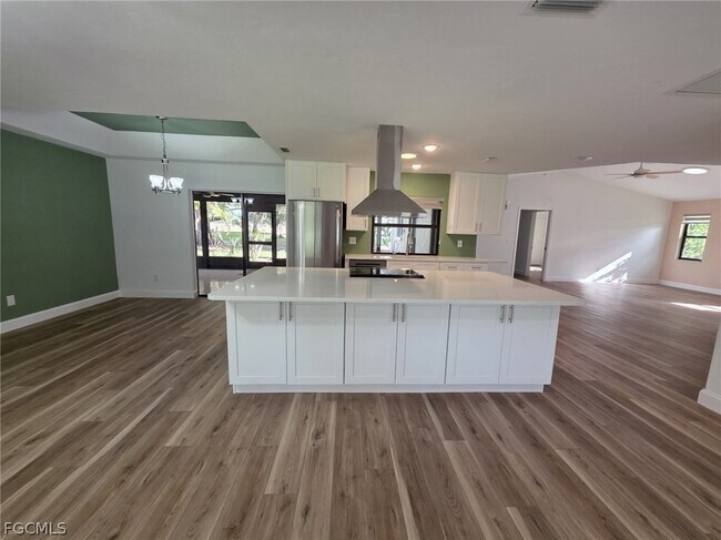 Building Photo - 1250 Riverbend Dr