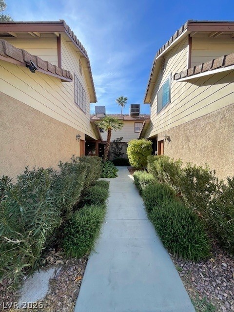 Building Photo - 3283 Dawnflower St