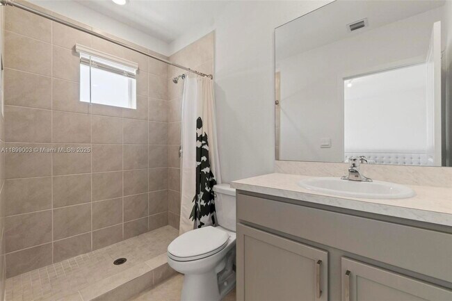 Building Photo - 377 E Palm Dr