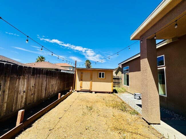 Building Photo - Beautiful 3 Bedroom 2 Bath Home in Los Banos FOR RENT!