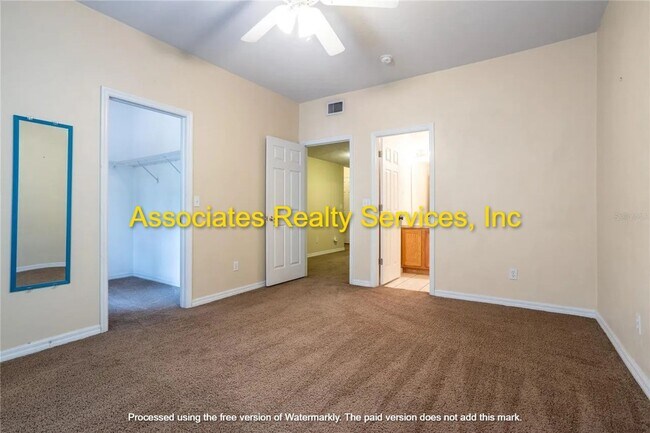Building Photo - GREAT LOCATION-  3 Bedroom- LOOK!