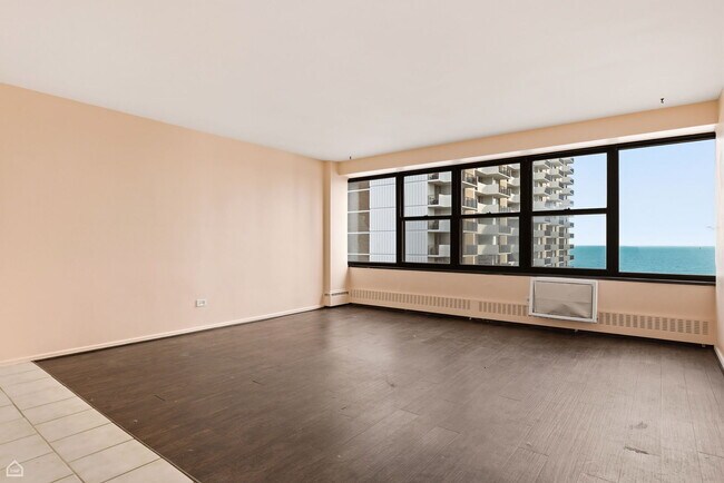 Building Photo - 6030 N Sheridan Rd