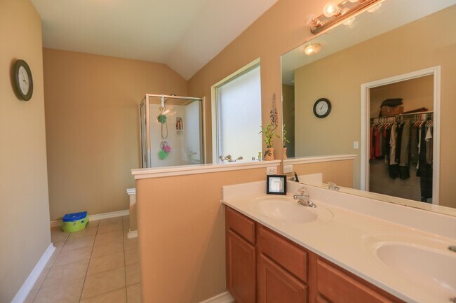 Building Photo - 5933 Brightwood Dr