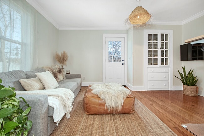 Family Room - 38 Ferry Ln E