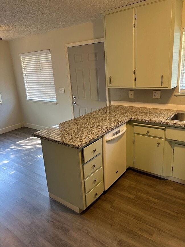 Building Photo - Durham 3 bedroom 2 bath Home, Large yard, ...