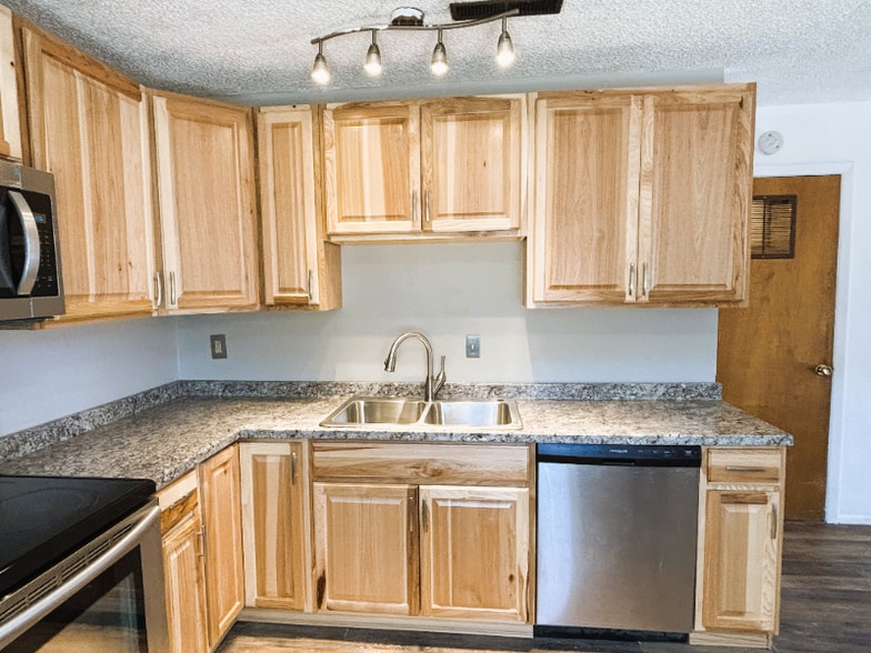 Building Photo - 3300 Madison Ave