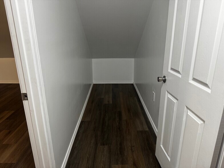 Building Photo - 222 Howard Ave