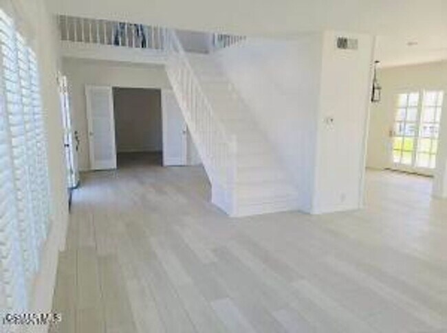 Building Photo - Don't miss this beautifully maintained 5-b...