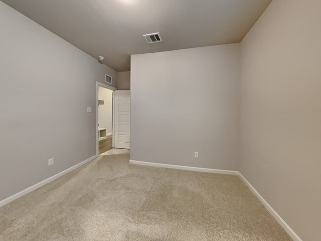 Building Photo - 162 Camelia St