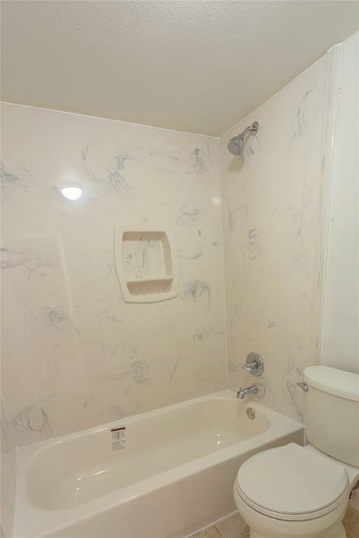 Mable bath tub - 8419 Hearth Dr