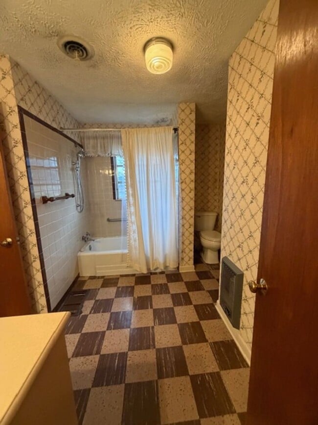 Building Photo - Maryville City  37801 - 3 bedroom, 2.5 bath home - Contact Debra Johnson (865) 591-8281