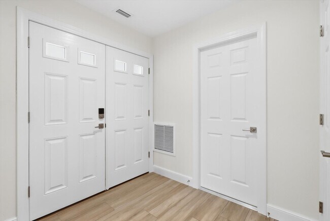 Building Photo - 11625 W Riverhaven Dr