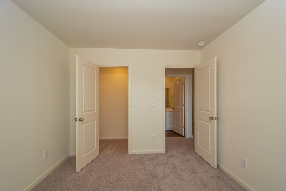 Building Photo - 260 Babbling Brk Dr