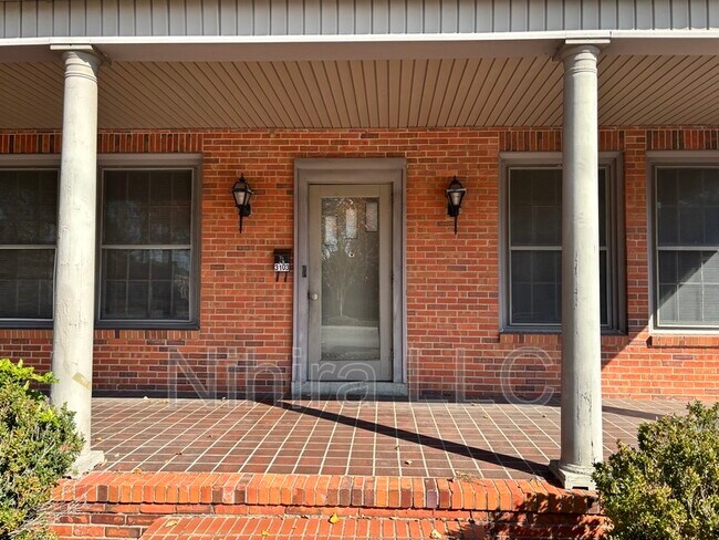 Building Photo - 310 W Broad St