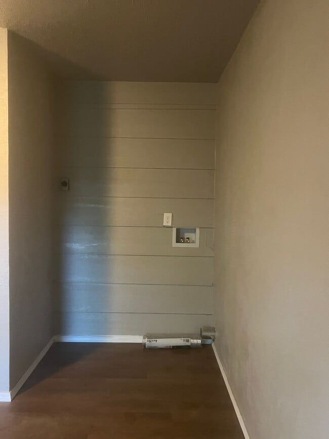 Building Photo - Cozy 1 Bed / 1 Bath Rear Home with Private Fenced Yard – Tulsa