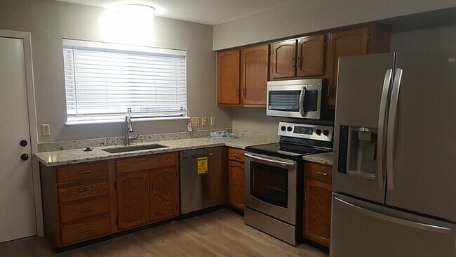 Building Photo - 6401 Deihl Rd