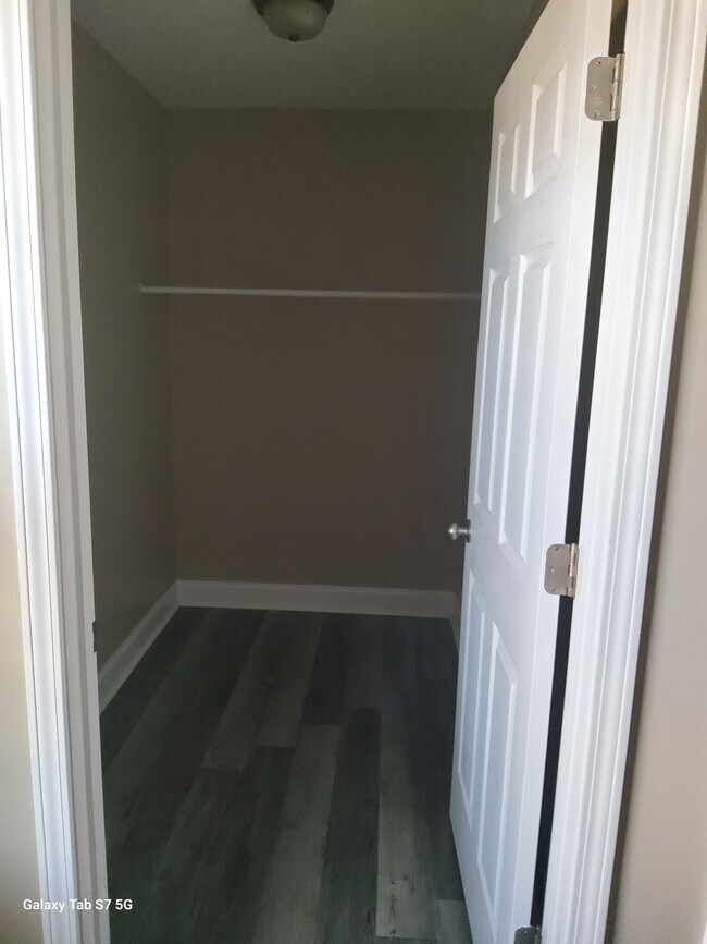 Building Photo - Ronald Pride Duplex Unit A