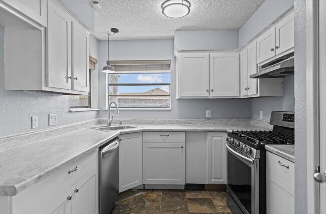 Building Photo - 5116 Canadian Ave
