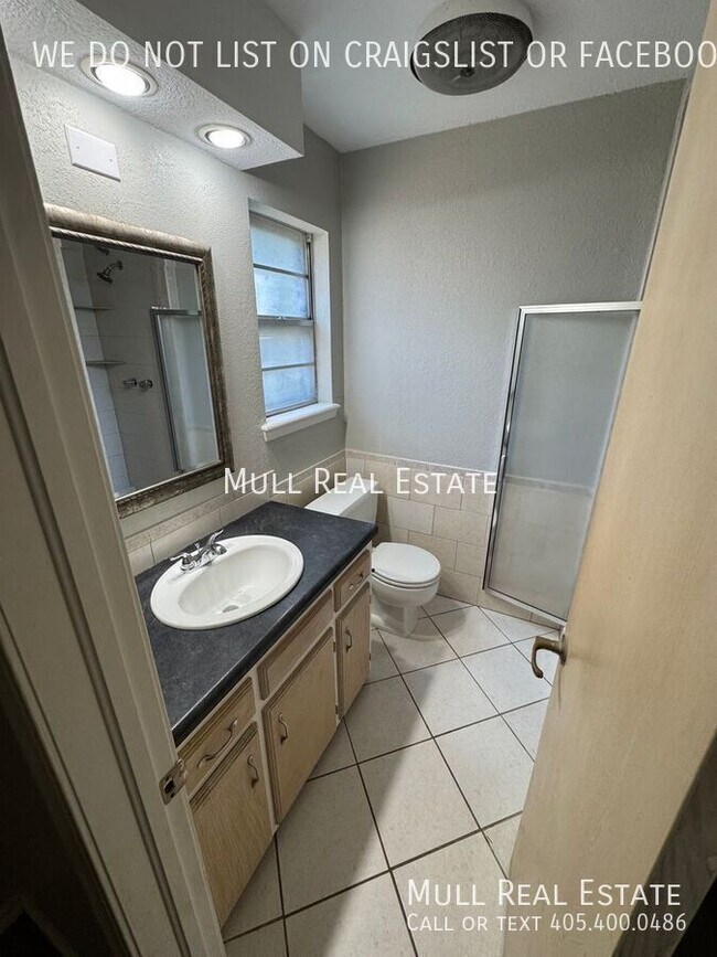 Building Photo - 1622 Chaucer Dr