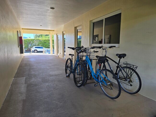 Building Photo - 60 Venetian Dr