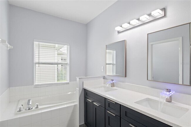 Building Photo - 13646 Hawk Lake Dr
