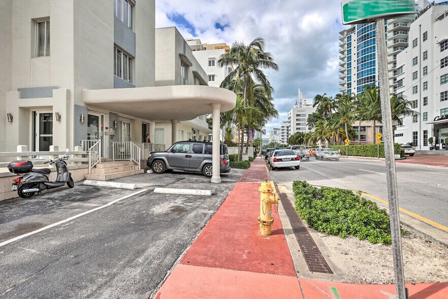 Building Photo - 3700 Collins Ave