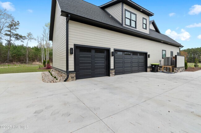 Building Photo - 9442 Old Salem Way