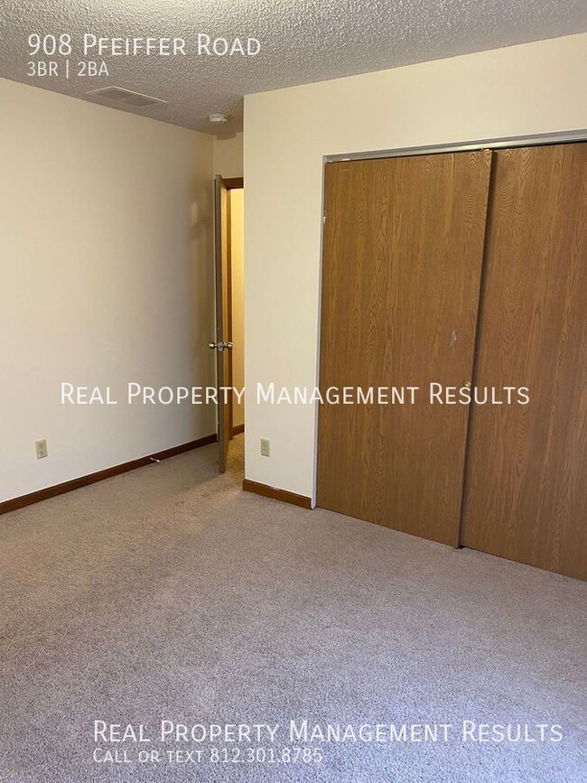 Building Photo - 3 Bedroom, 2 Bath Townhouse, Northside