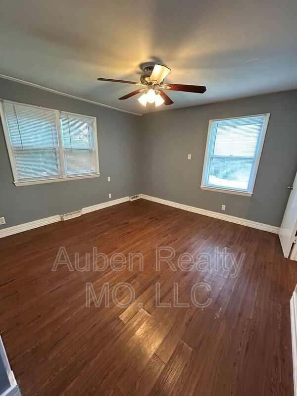 Building Photo - 3823 Bell St