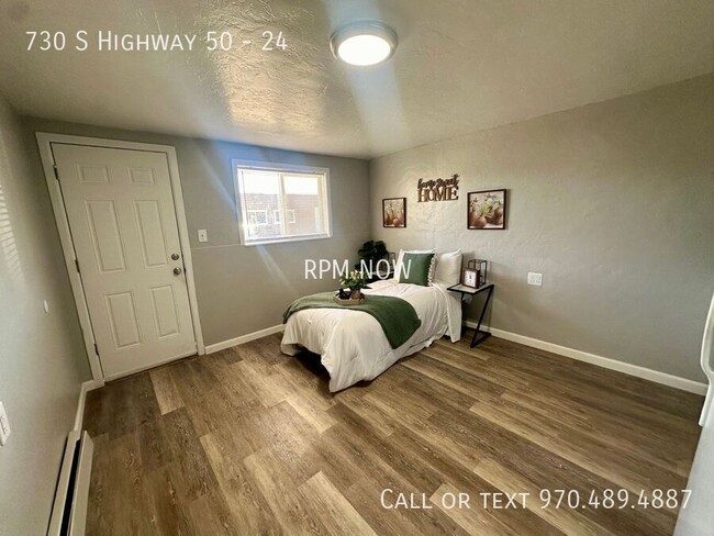 Building Photo - Updated Unit with Hard floors! Utilities i...