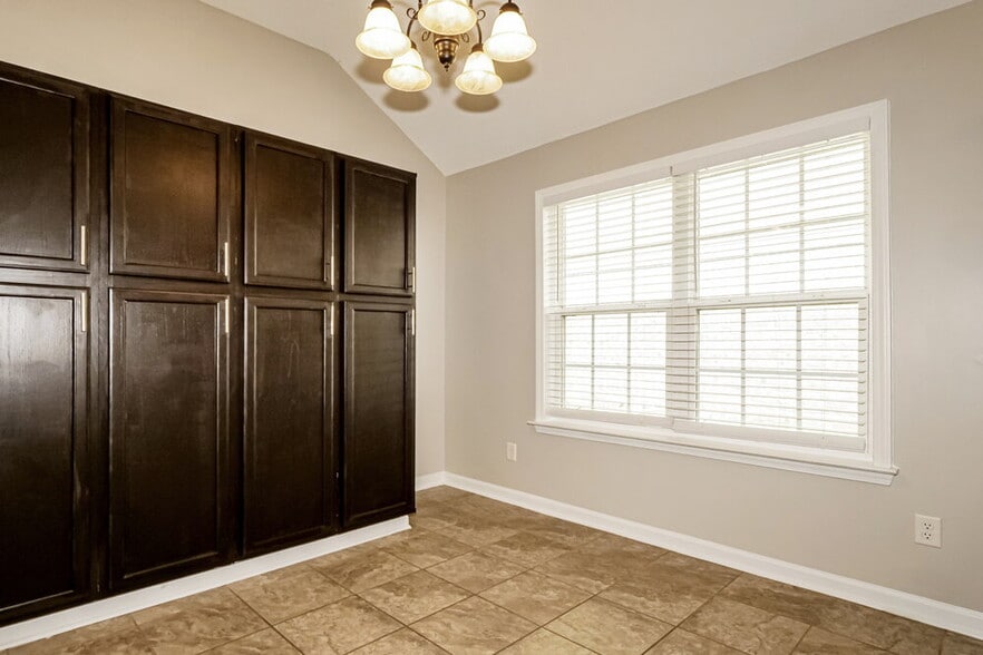 Building Photo - 7333 Green Ash Dr