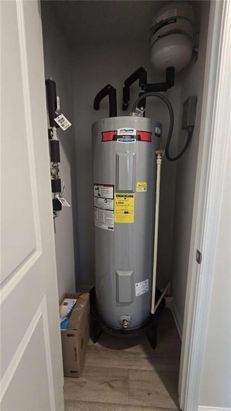 Building Photo - 12 Downing Dr