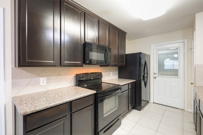 Building Photo - 11905 Algonquin Dr