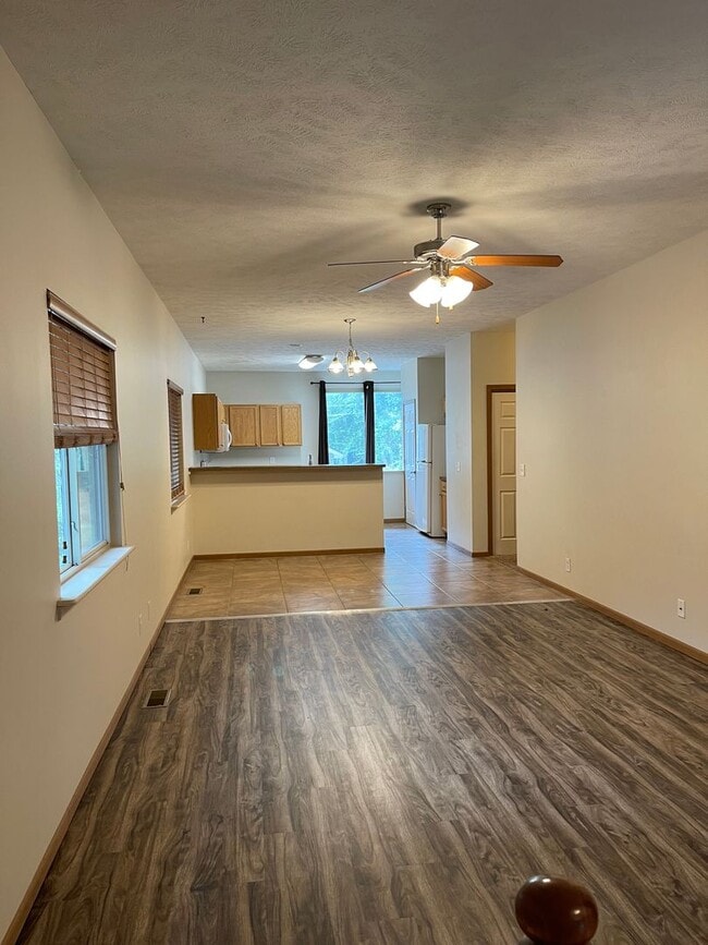 Building Photo - Spacious, updated, 5 bedroom, 3 bath house in south Lincoln.