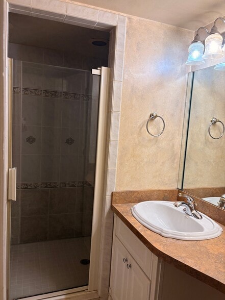 Building Photo - 1349 Wooded Hills Dr
