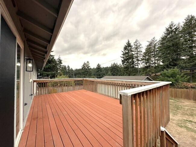 Building Photo - Updated 5 bedroom 2.5 bathroom home in Uni...