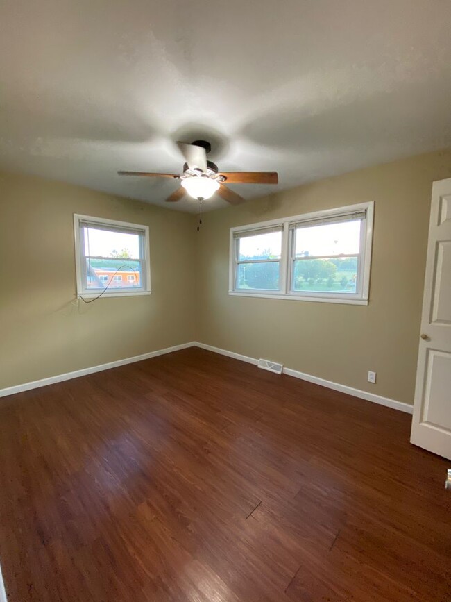 Building Photo - 1402/1404 Hillcrest Drive
