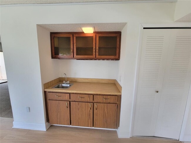 Building Photo - 7600 Sun Island Dr S