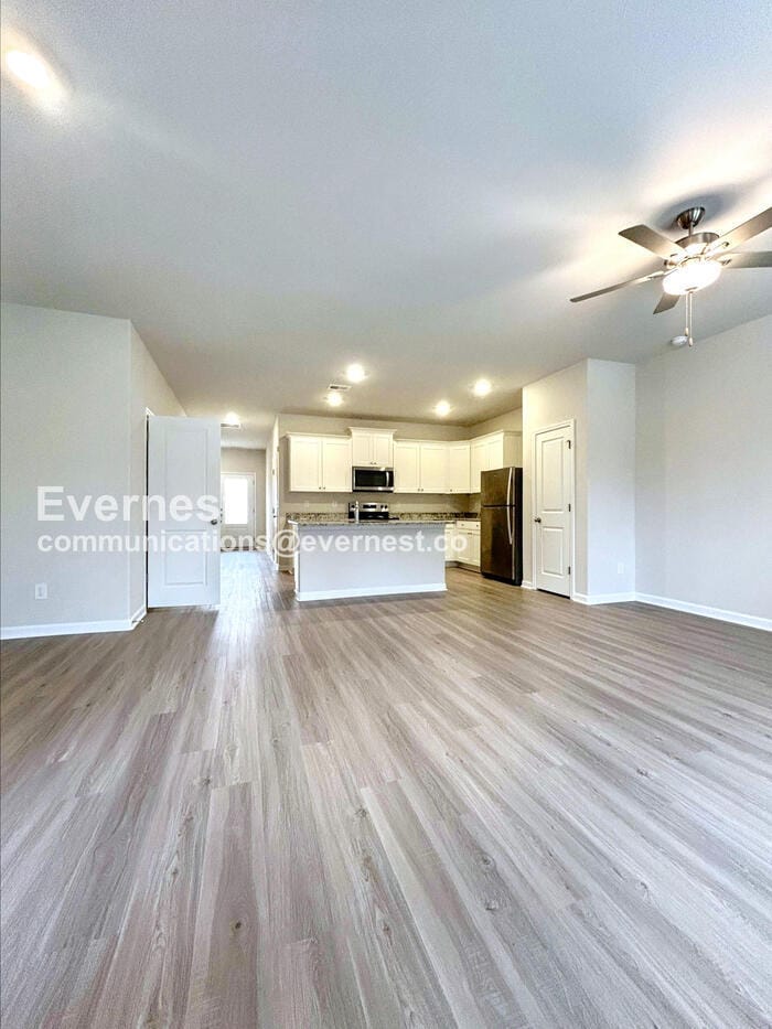 Building Photo - 2104 Willow Gln Dr