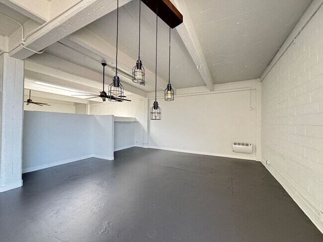 Building Photo - 1341 58th Ave