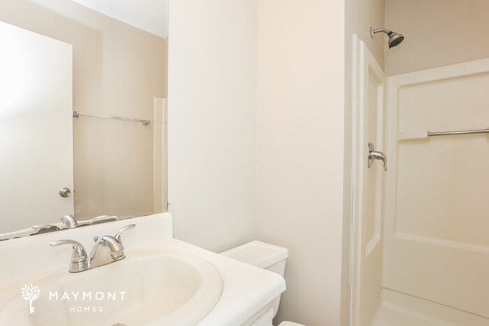 Building Photo - 1600 Pin Oak Ln SE