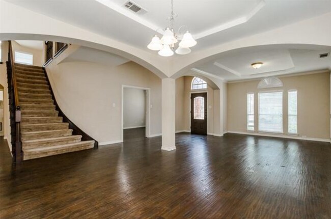 Building Photo - 107 Pinedale Dr