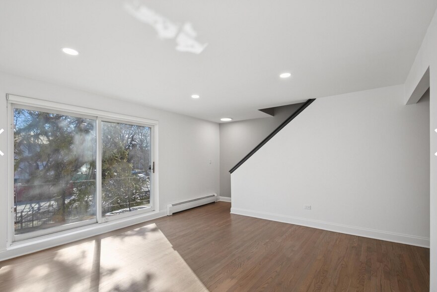 Building Photo - 4201 N Paulina St