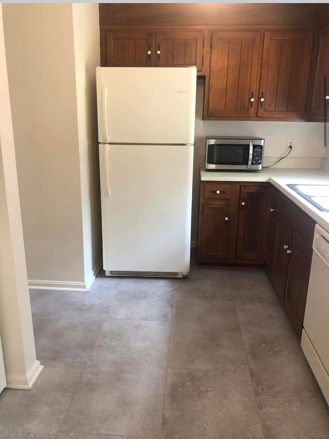 Building Photo - 2139 Harvest Dr