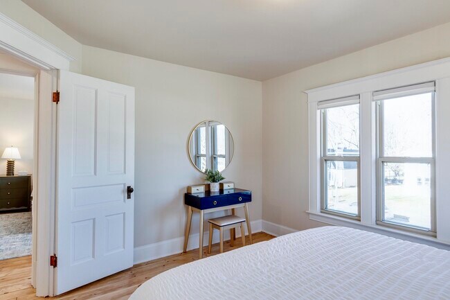 Building Photo - 7223 University Ave