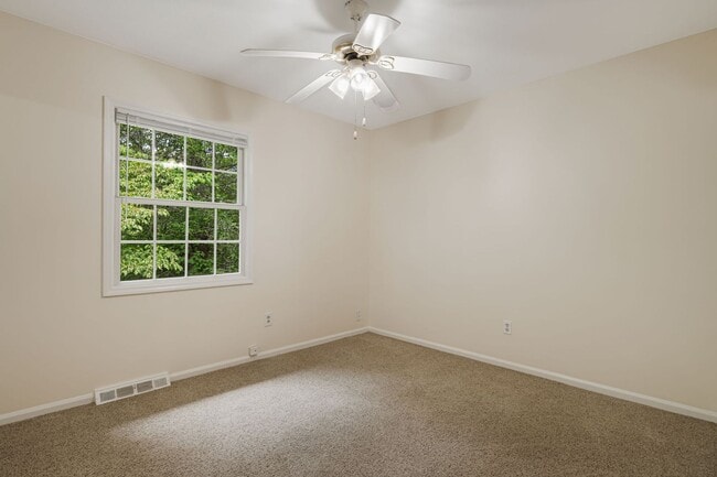 Building Photo - 3-Bedroom Home in North AVL with Studio an...