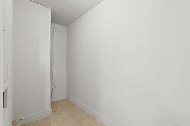 Building Photo - 6319 Southwood Ct N